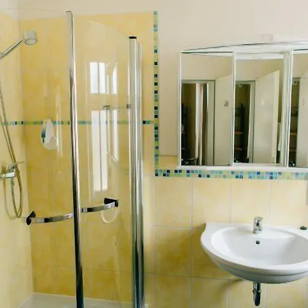 لاندوتيل إيربورت-ان فندق لاوتزنهاوسن