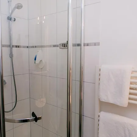 Airport-inn מלון 3*