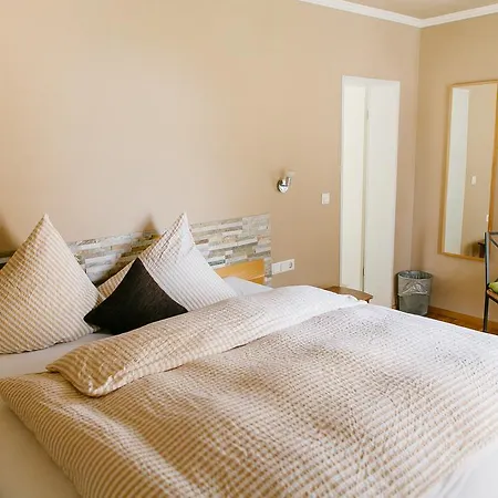 لاندوتيل إيربورت-ان فندق لاوتزنهاوسن